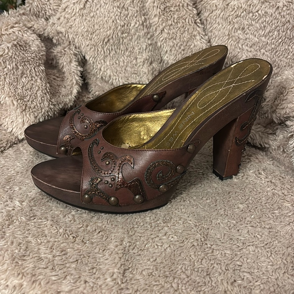 Nine West VTG Leather and Wood Heels, size 9, very unique!